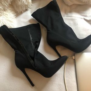 Prettylittlething 4” heeled booties
